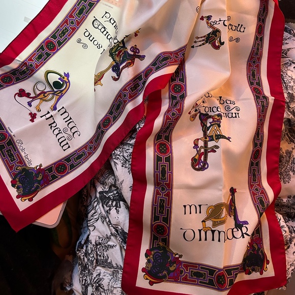 Ireland Irish The Book of Kells Mr O Macer silk Souvenir Scarf TRAVEL 51… - Picture 1 of 6